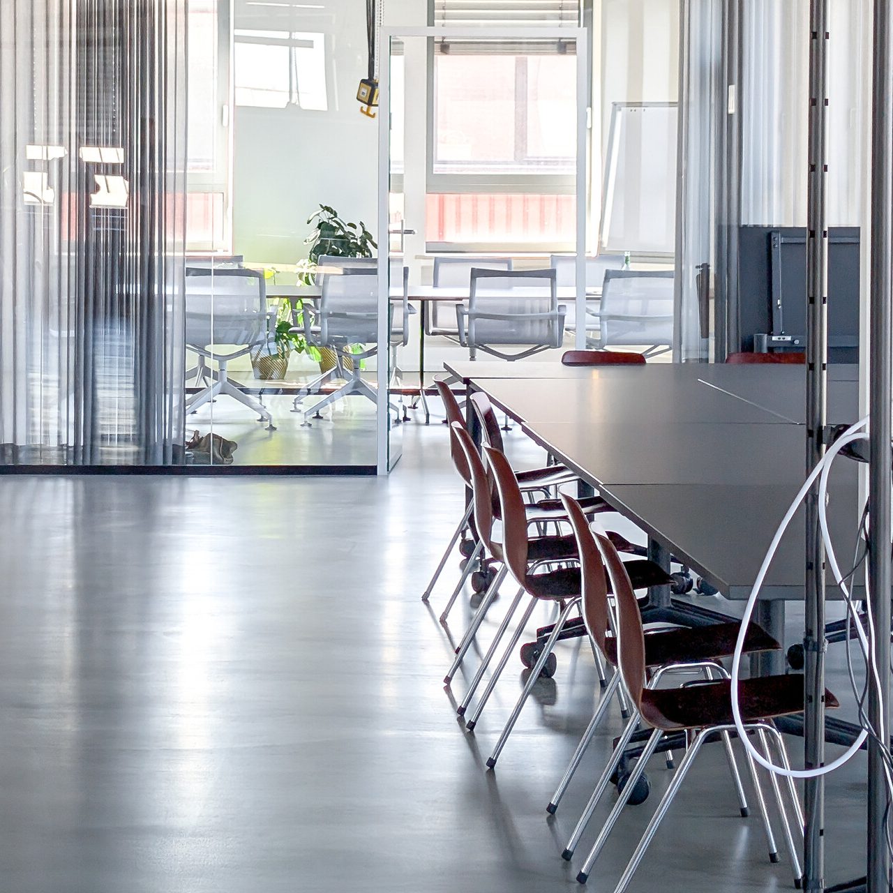 Zirkulär eingerichteter Arbeitsbereich der Digitalen Werkbank Dortmund Arbeitsbereich der Digitalen Werkbank Dortmund mit weiterverwendeten Bestandsmöbeln